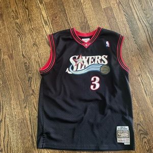 Philadelphia 76ers throwback jersey, hardwood classic, Allen Iverson jersey.